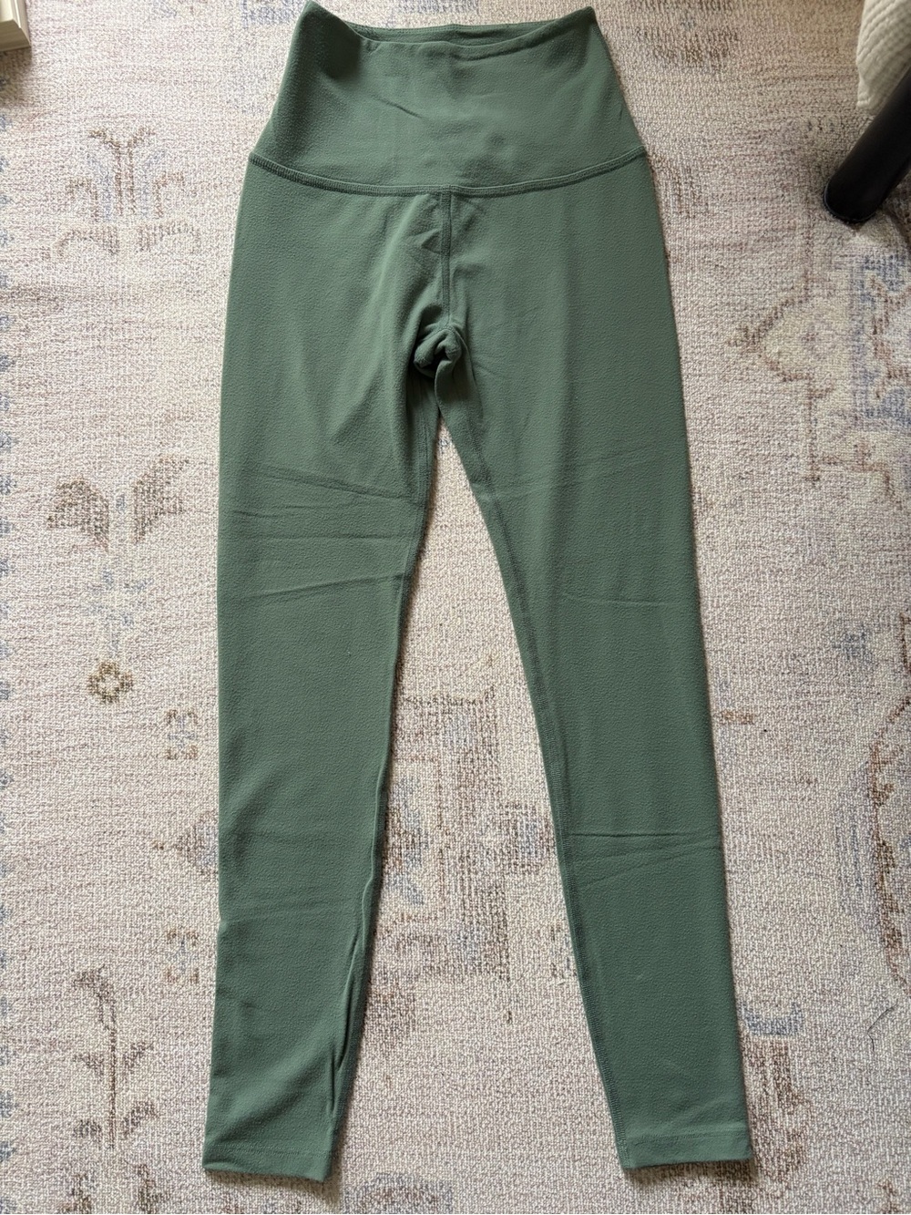 Beyond Yoga Caught in the Midi 7/8 Length in Sage Green Size Small
